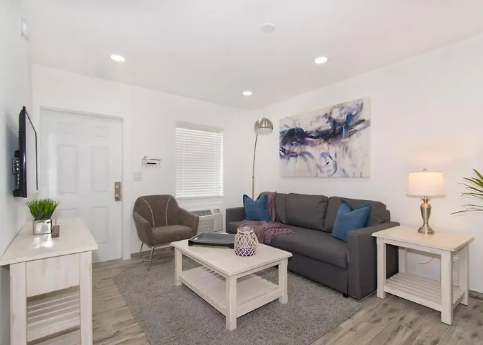 Lovely 1Br W Parking Space & Walk To The Beach #7